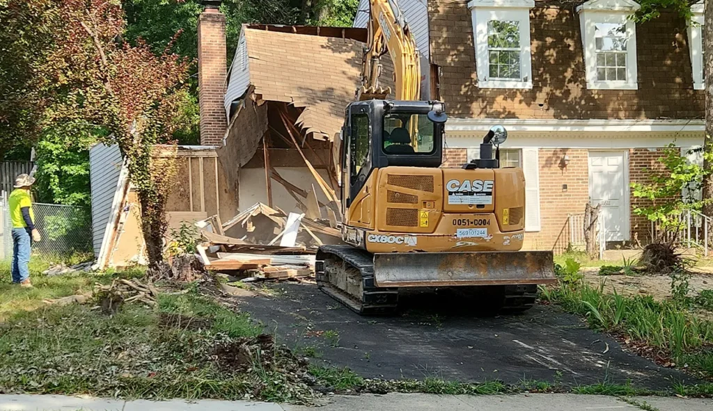 We provide residential demolition services in the entire Eastern United States, such as interior and exterior strip-outs, teardowns and removals.